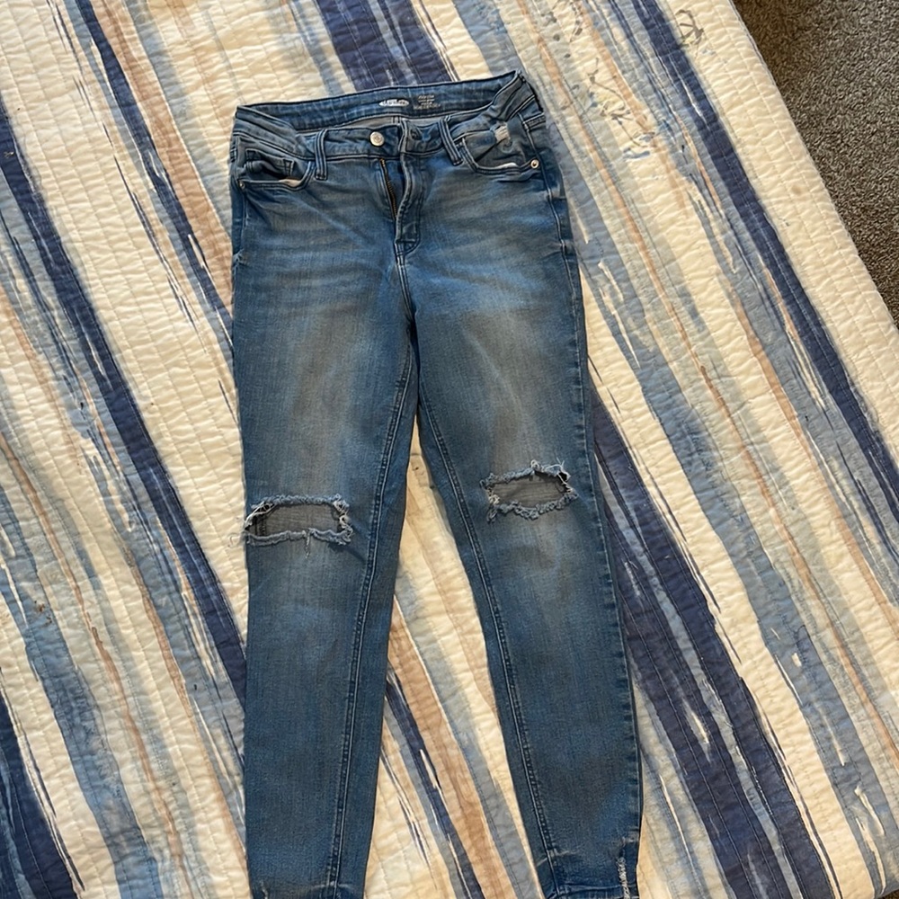 Distressed skinny jeans